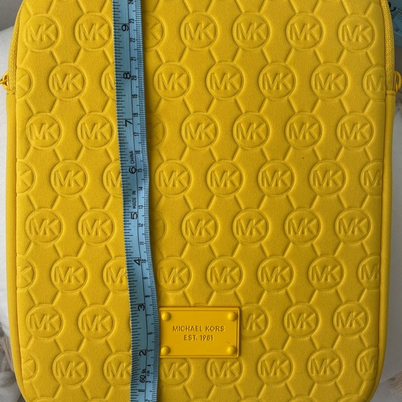 MK Michael Kors Neoprene iPad Tablet Sleeve Case Cover Yelow Embossed 8x10 - Picture 4 of 7
